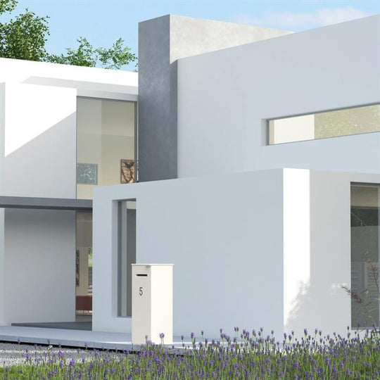 Postkasse i lakkert stål, brev- og pakkemodell