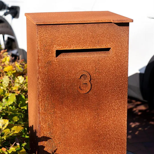 Postkasse i cortenstål - brev og pakke modell