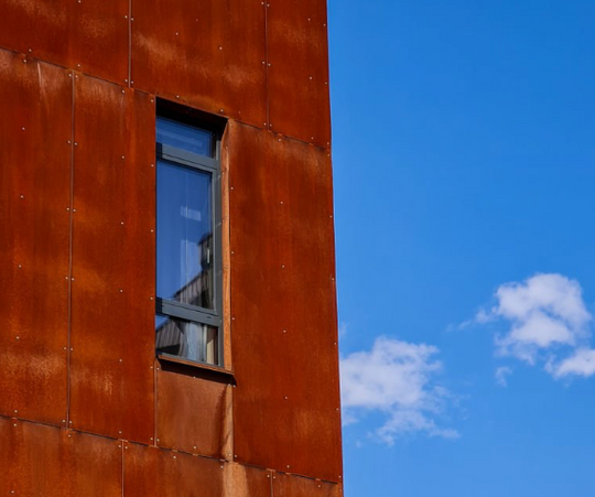 Spesialmål: Fasadepaneler i cortenstål