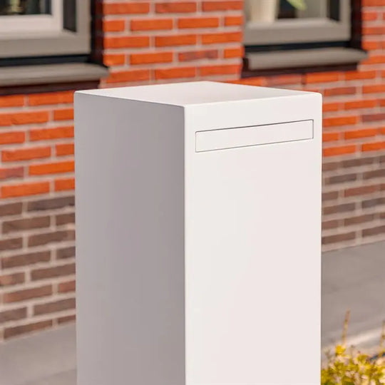 Postkasse i lakkert stål - minimalistisk modell