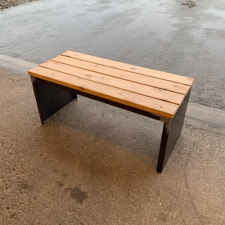 Benk i cortenstål