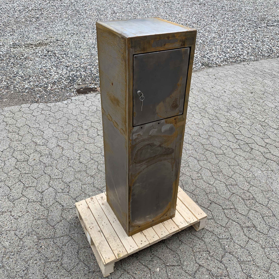 Postkasse i cortenstål, minimalistisk modell