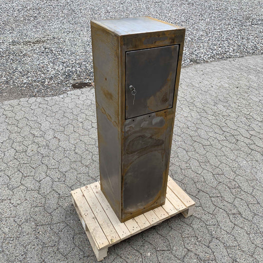 Postkasse i cortenstål, minimalistisk modell