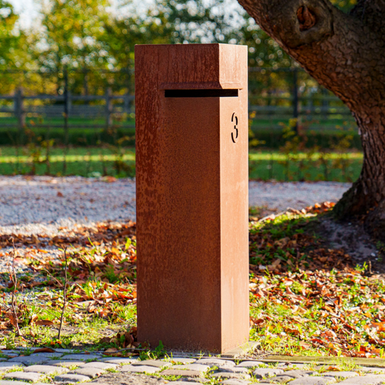 Postkasse i cortenstål, hjørnemodell