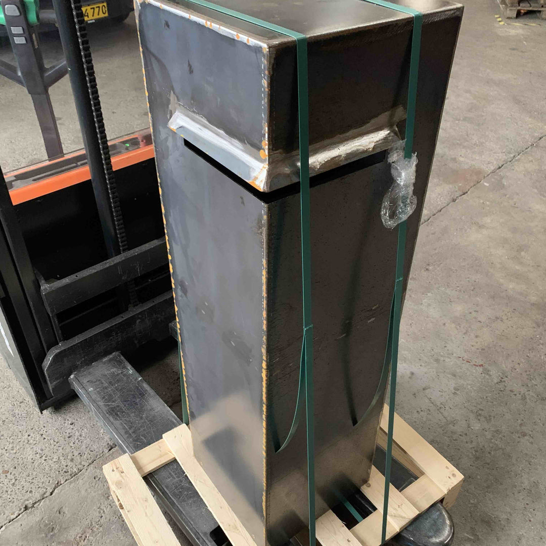 Postkasse i cortenstål, hjørnemodell